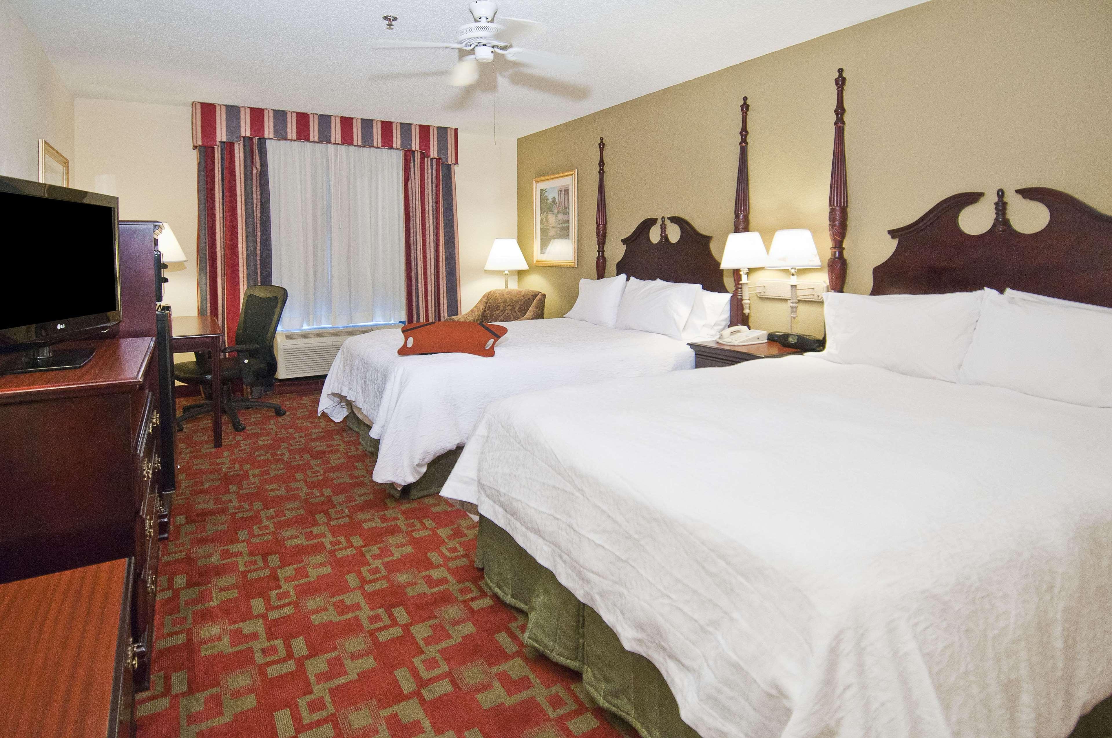 Hampton Inn Canton Exterior photo
